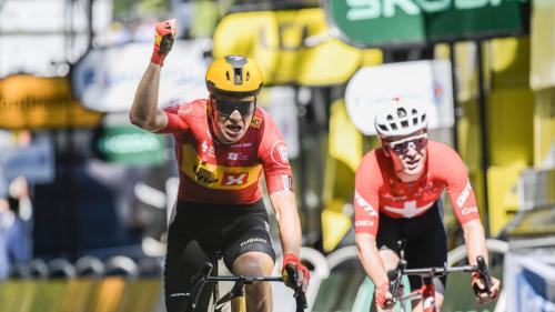 Jonas Abrahamsen: Před měsícem si zlomil klíční kost a dnes ovládl 11. etapu Tour!